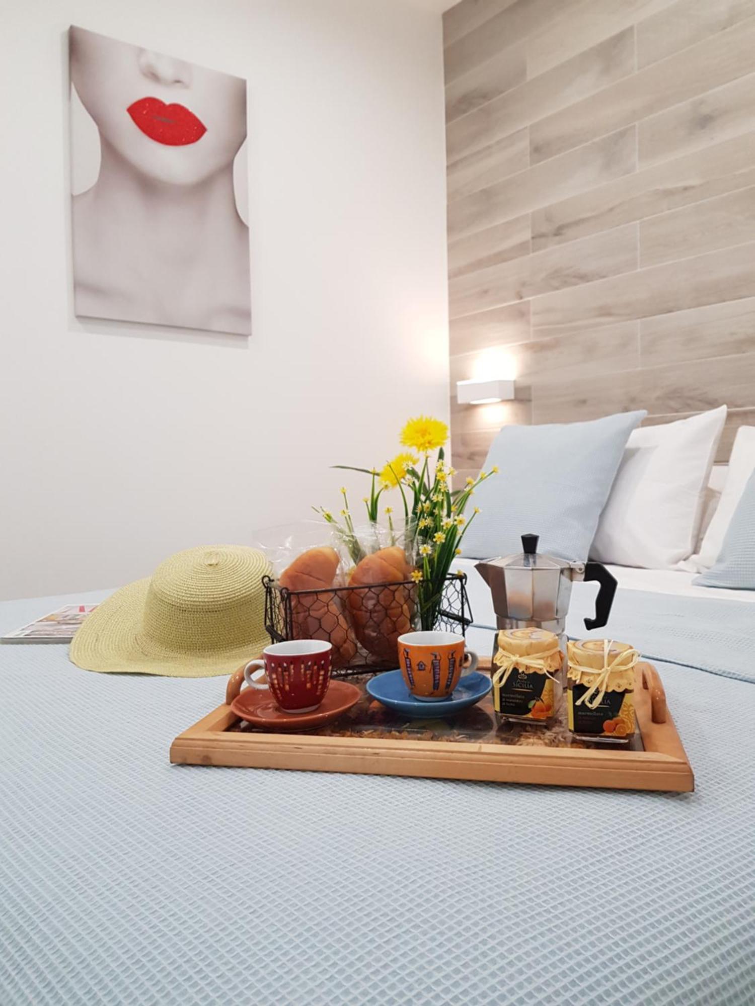 Martin Holiday Apartments Giardini Naxos Oda fotoğraf